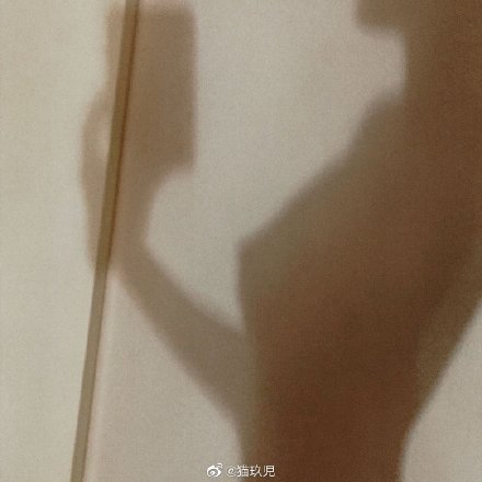 微博第三期美胸大赛正式开始，准备纸巾来围观。