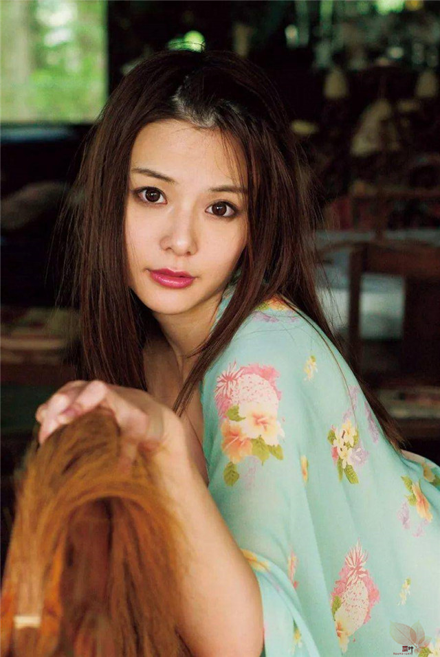 同经纪公司师姐妹 FALENO 大集合，吉高宁々 最卖关子的移籍