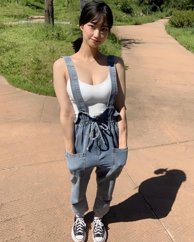 加油站遇见「吊带裤正妹」IG更是满满N照有够犯规！