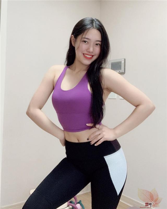 天菜瑜伽老师「정현아」优美身段呈现完美S型开朗自信「甜美笑容」散发满满阳光魅力