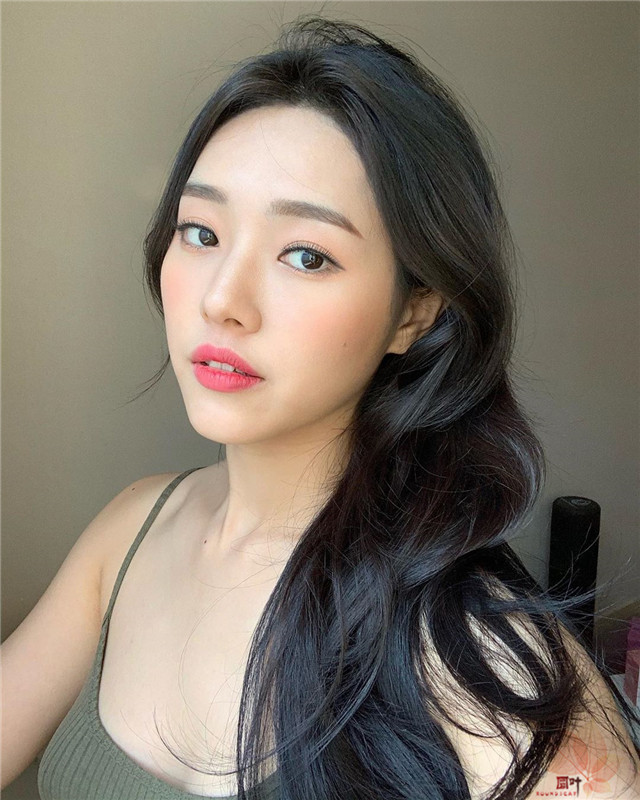 天菜瑜伽老师「정현아」优美身段呈现完美S型开朗自信「甜美笑容」散发满满阳光魅力