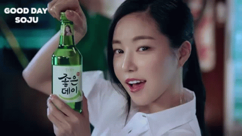 打败IU、秀智！首位韩国烧酒「素人」代言人是她，打破惯例获得名气认证