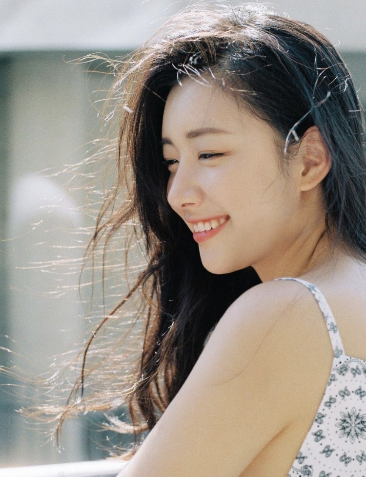 打败IU、秀智！首位韩国烧酒「素人」代言人是她，打破惯例获得名气认证