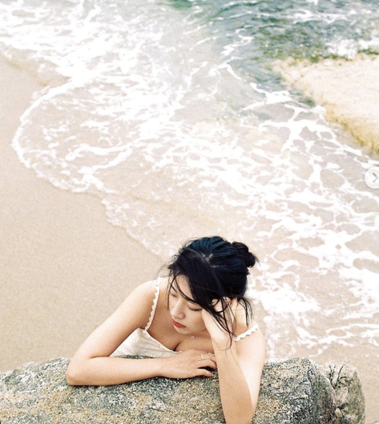 打败IU、秀智！首位韩国烧酒「素人」代言人是她，打破惯例获得名气认证