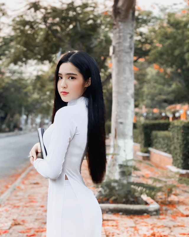 越南美少女《DOANGHI》雪肤嫩肤好迷人！展现性感清纯的18岁！