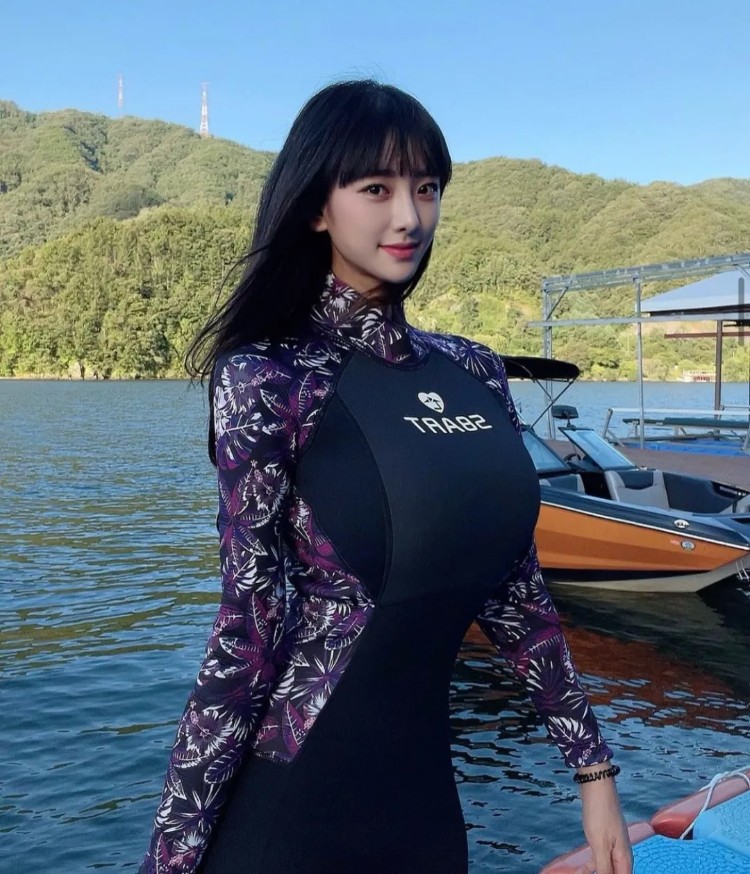 170cm+健身辣妹“发育过猛”身材引围观