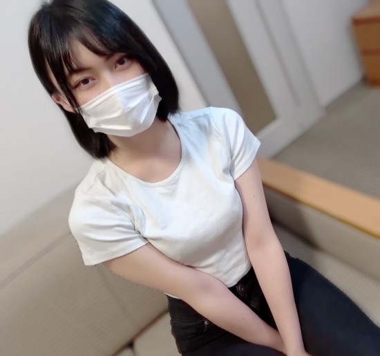 田舎の女の子の方が実はエロい！！おへそまで届きそうな小さな苗条ーボディ！