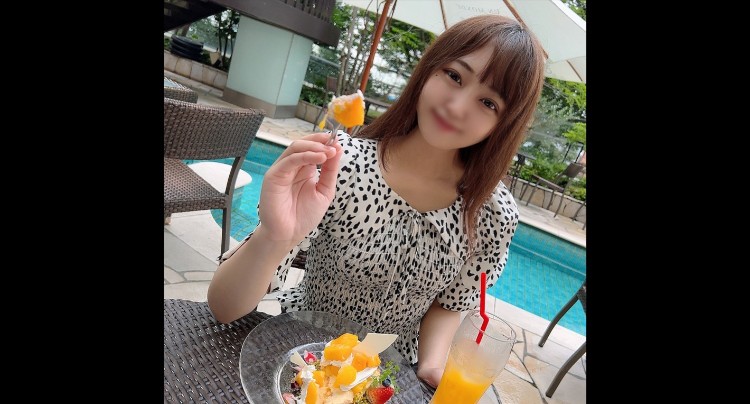 理教室で家庭の生計を支える心优しい女子大生 