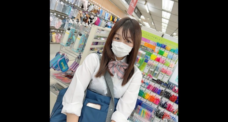 合唱部のコンクールに向け直向きに練習に励む女子生徒 