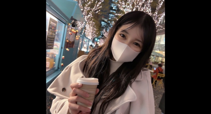 クリスマス色に輝く街並みを語学スクール勤務の美人講師と・・