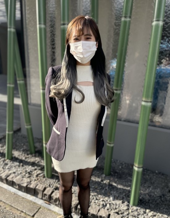 白石〇衣似の美女カフェ店員