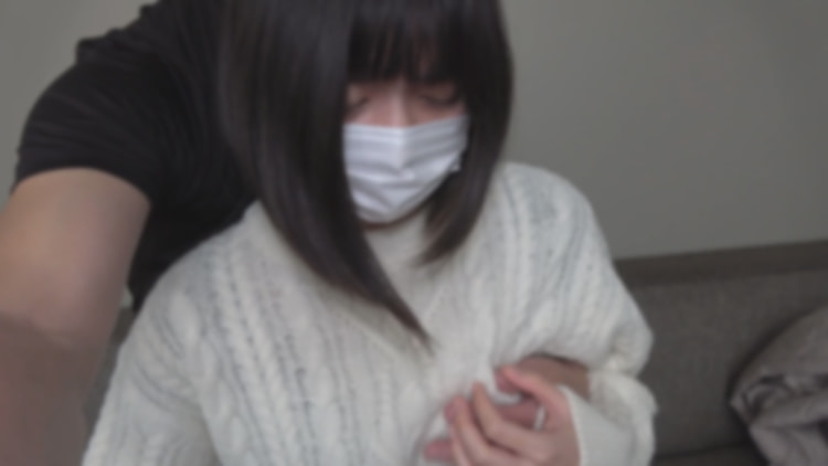 一个完全没有经验的天真女孩。