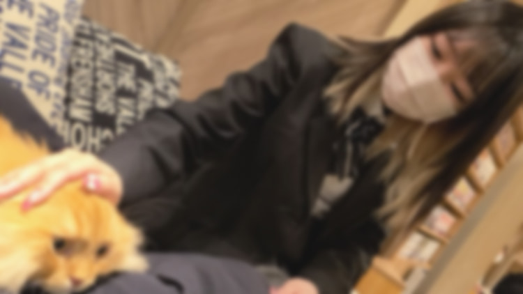 子猫のように可愛いJ〇Kコスプレイヤー