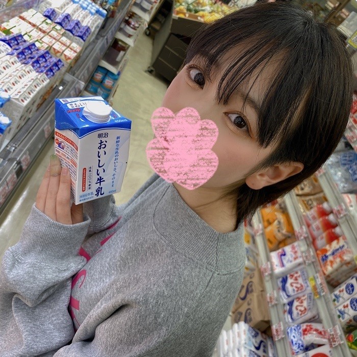 敏感黑发美女