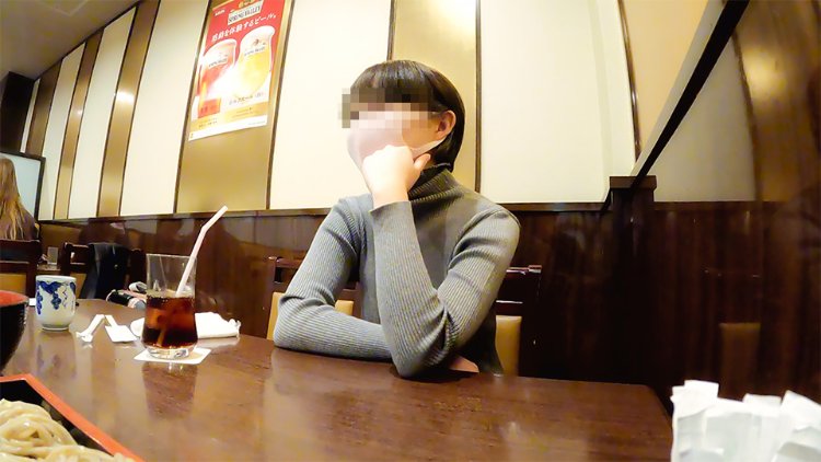 24岁短发美女