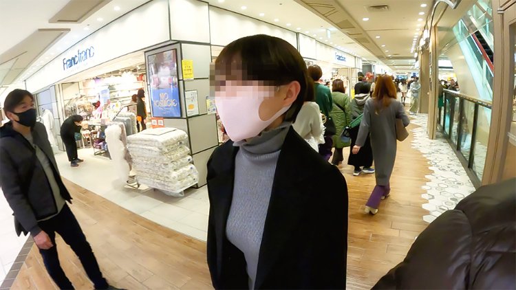 24岁短发美女