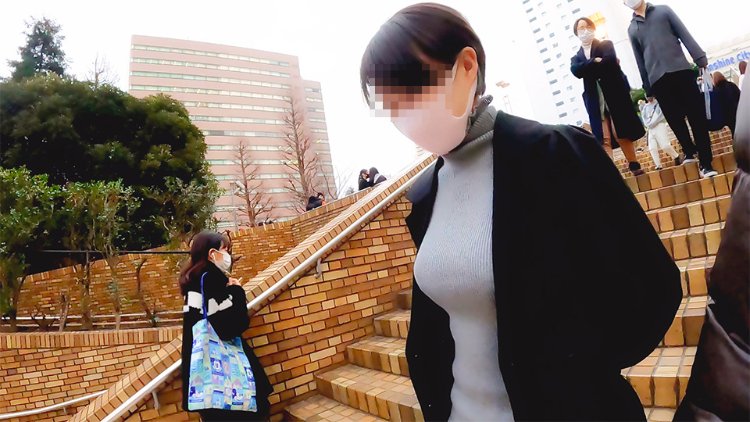 24岁短发美女