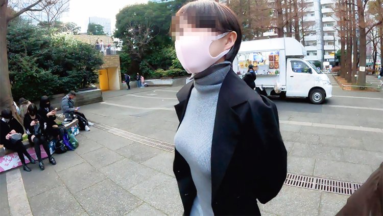 24岁短发美女