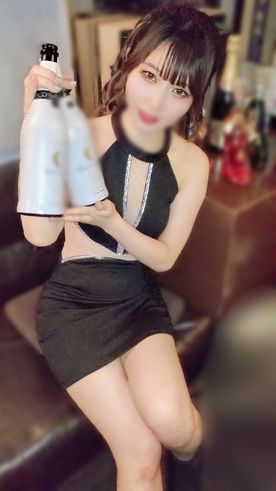 キャバ嬢枕で。趣味摄影を内緒で公开。奨学金返済のため真面目な看护师が夜の世界へ