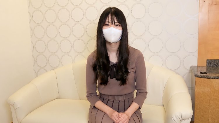 170 厘米高美丽苗条护士