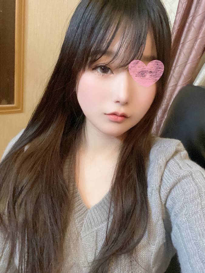 天真无邪的 18 岁女孩。