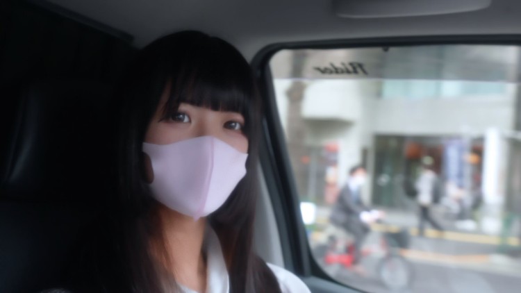 小顔で半端ないクビれの女の子