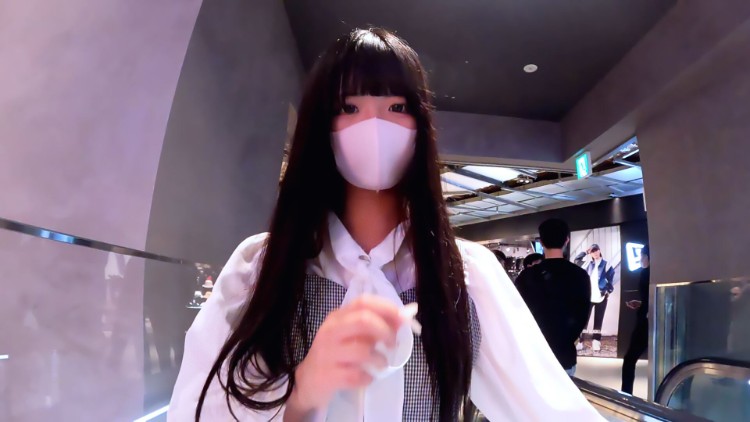 小顔で半端ないクビれの女の子