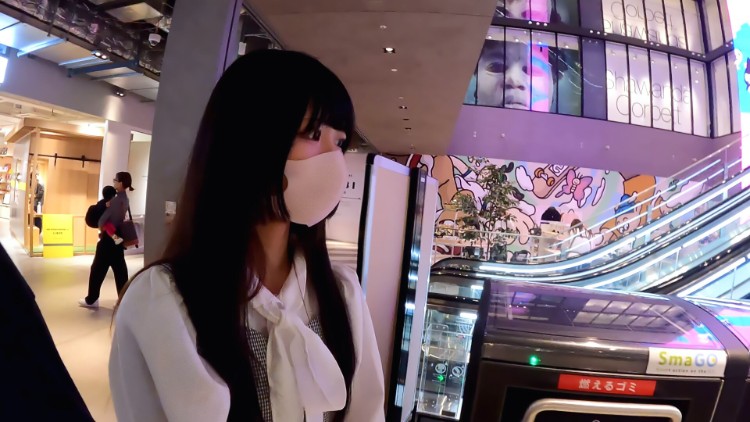 小顔で半端ないクビれの女の子