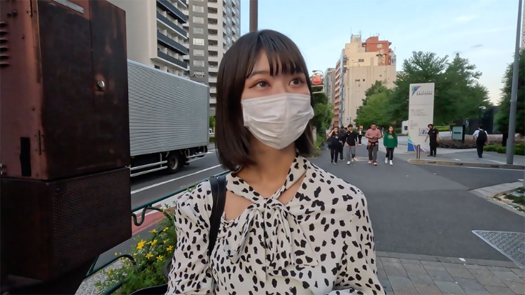 19岁，超苗条，美容专家