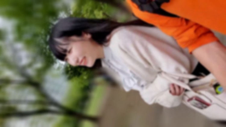 G 罩杯纤细美女，双牙可爱