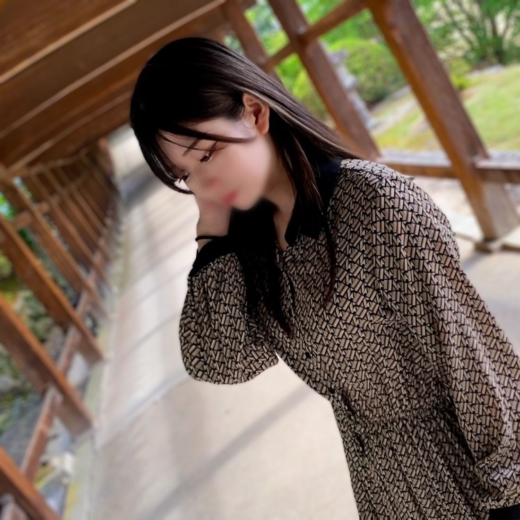 皮肤白皙、透明感十足的美女。