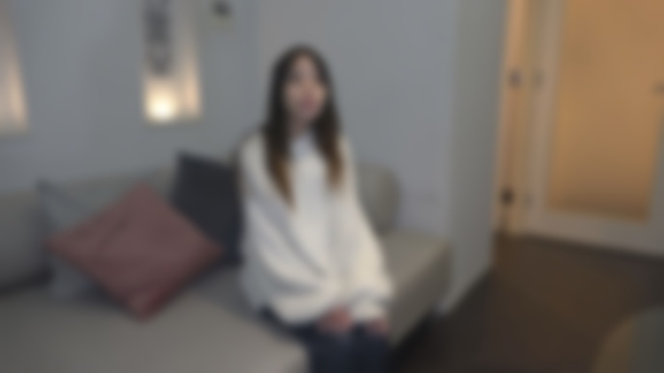超苗条女孩♥ 看起来很安静♪ 