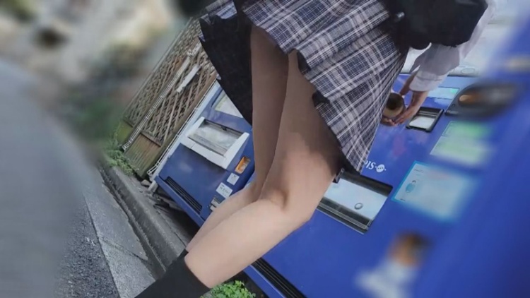 【無】戴眼镜的荣誉学生。