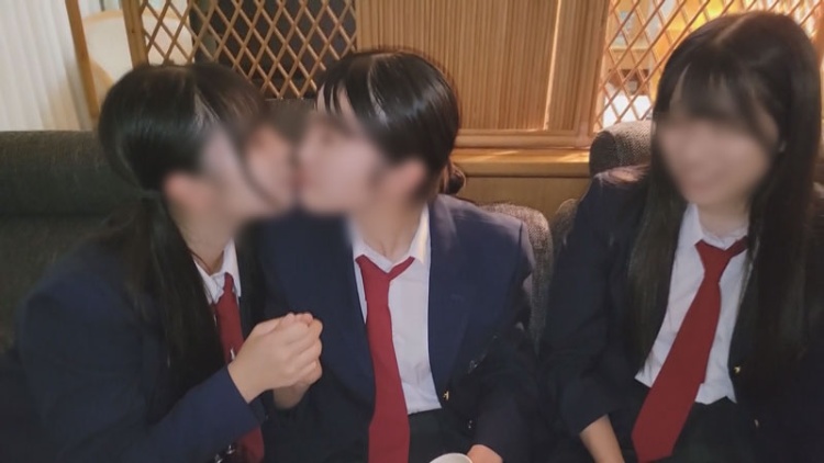 三个来自学校的亲密朋友。