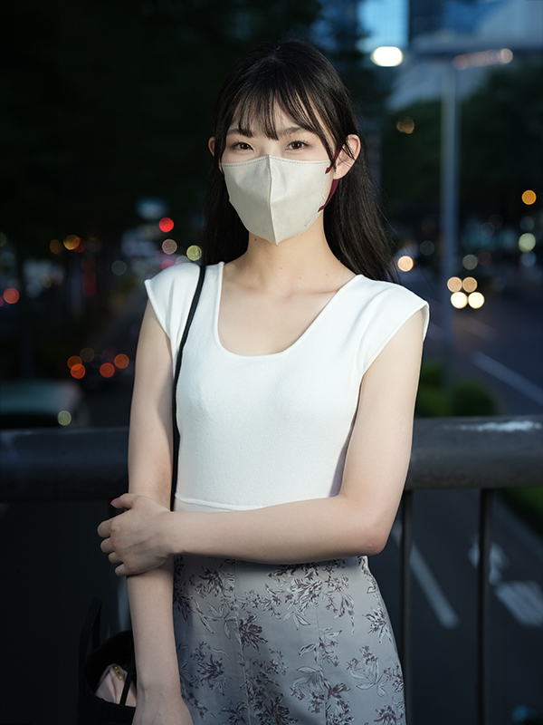 皮肤白皙的苗条同事★Yuzu，23岁★