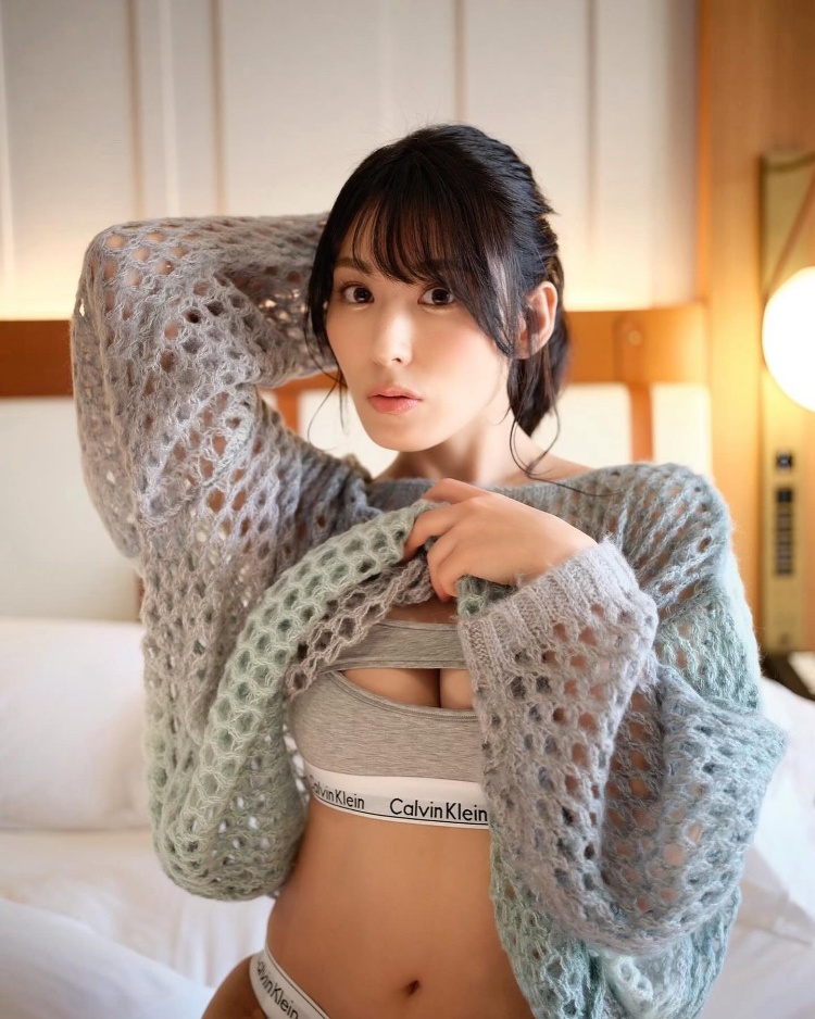 【新人】大人系艺能人！前AKB写真女星「金子智美」改名《金松季步》AV登场！