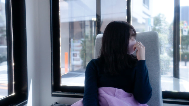 １９才、现キャバ嬢、完全初撮影！