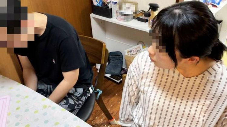 【無】夫の目の前：虽然有一些偿还，但是完全不够