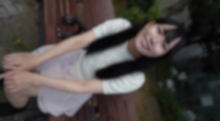 华奢で可爱い20歳の女