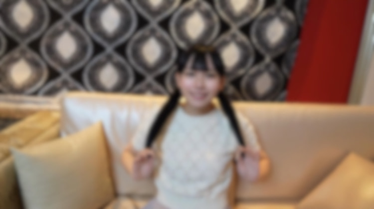 华奢で可爱い20歳の女