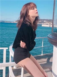 林德尔·玲奈人美笑容甜！这谁顶得住？
