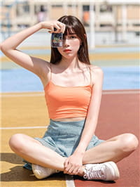 正妹《JoeySze》长腿大眼看了好想恋爱！