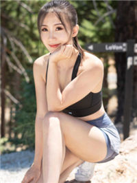 阳光小健货「刘美伊May」极致美臀超翘挺，「猖狂S曲线」辣翻男粉视线！