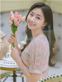 打败IU、秀智！首位韩国烧酒「素人」代言人是她，打破惯例获得名气认证