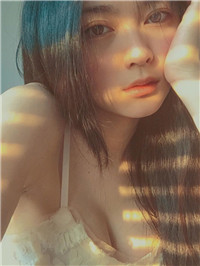 越南小嫩妹《Vickie.Bae》纤细嫩腿尬上酥胸掳获你心！