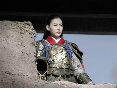 她才是中国历史上第一位女皇：黑夜给了我黑色的眼睛，我却用它寻找光明