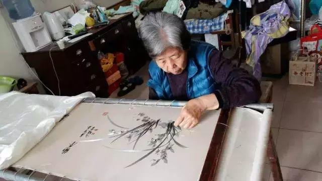 汴绣皇后王素花为艺术“牺牲”家庭的女强人