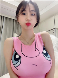 举牌女郎《이슬》超大美胸辣翻全场！窈窕Ｓ曲线令人忍不住鼻血！