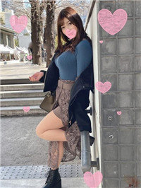 少女旅行在东京观光的年轻妻子 对大城市感到兴奋