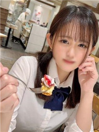 一个不懂大人的天真美少女